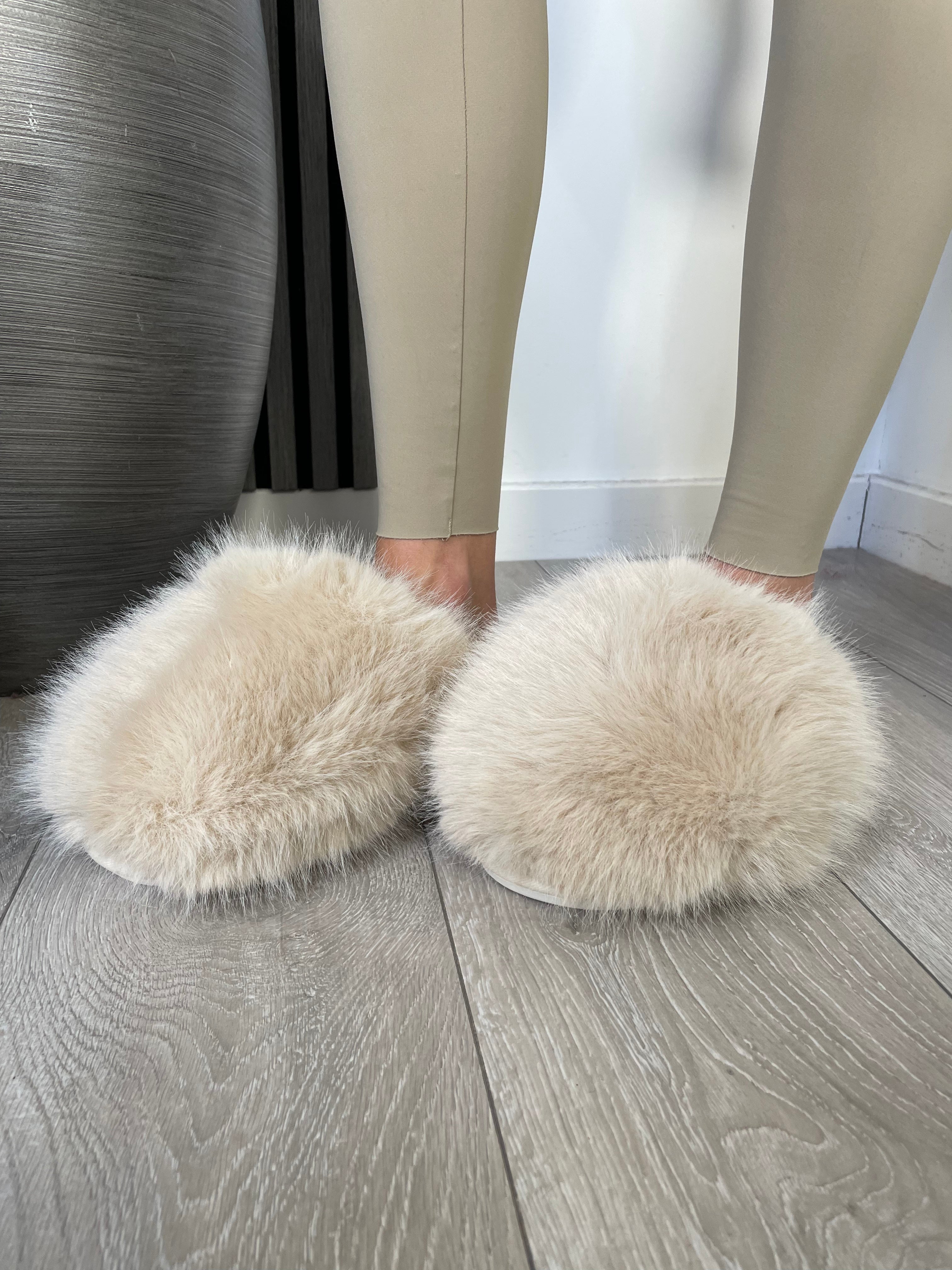 Round toe flat shoes